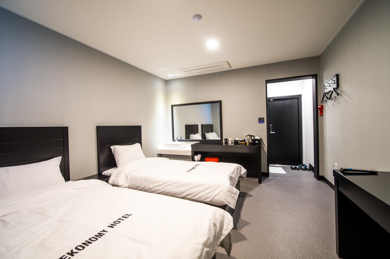Ekonomy Hotel Jeongseon Exterior foto